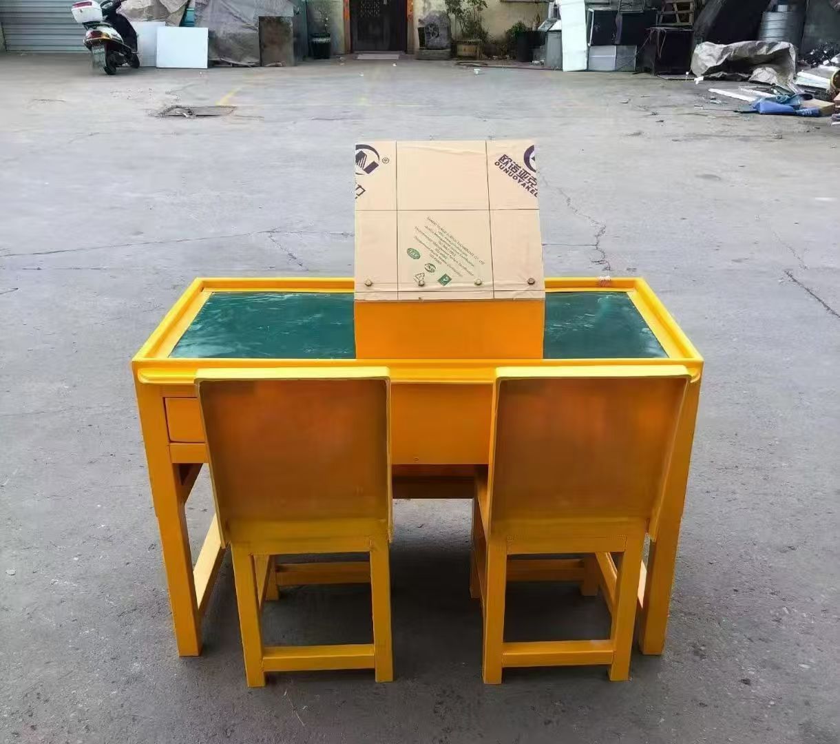 米脂防静电导通桌井下煤矿火工品发放桌：危险品流转的安全守护者